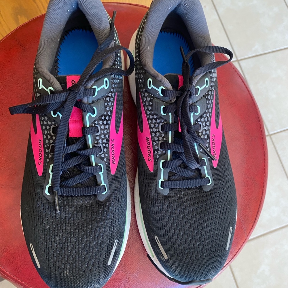 Brooks Ghost Womens Athletic Shoes 10